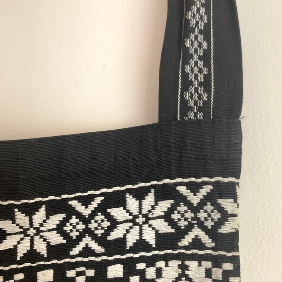 Embroidered crossbody bag w/ fringe - Picture 3 of 4